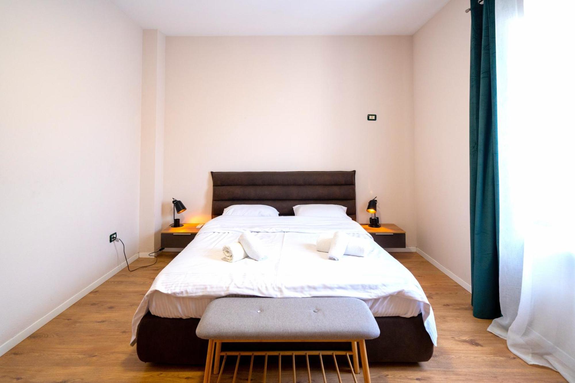 Colorful Comfy Condo Central Tirana Exterior photo