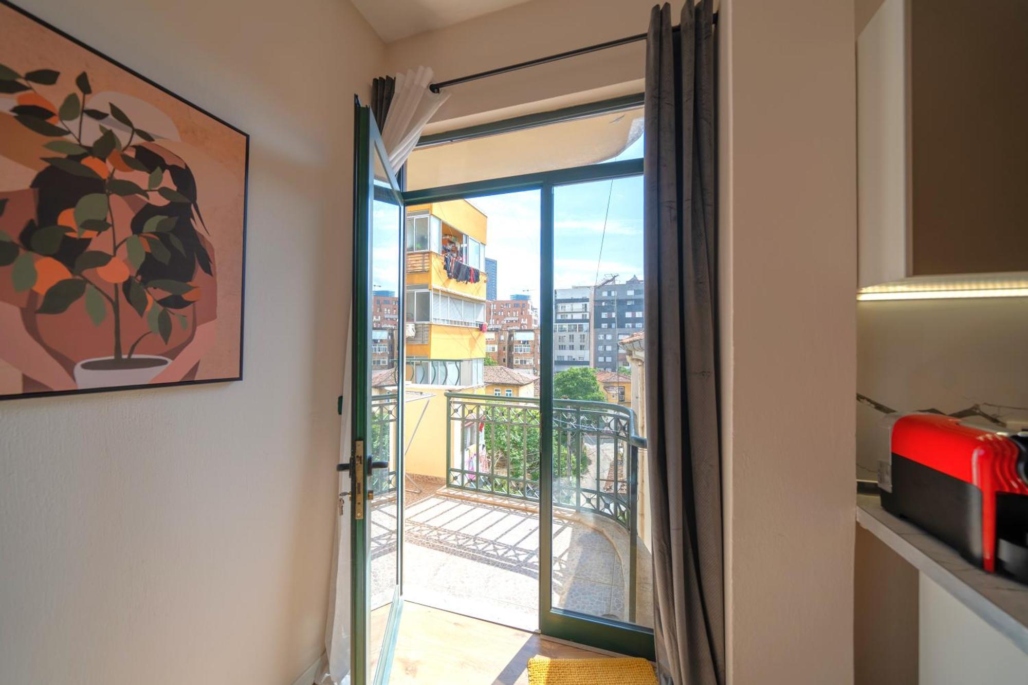 Colorful Comfy Condo Central Tirana Exterior photo